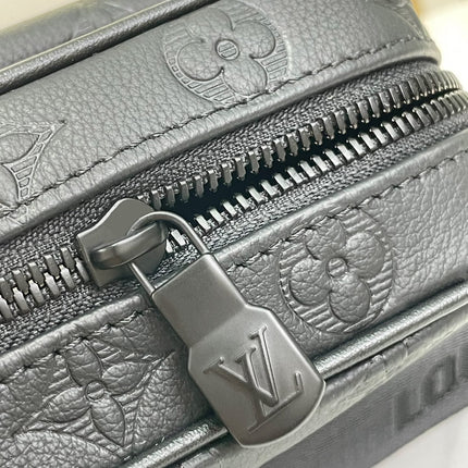 GETAWAY MESSENGER 18 IN BLACK EMBOSSED CALFSKIN