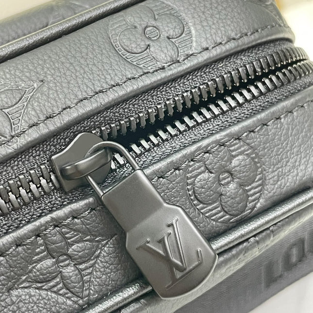 GETAWAY MESSENGER 18 IN BLACK EMBOSSED CALFSKIN