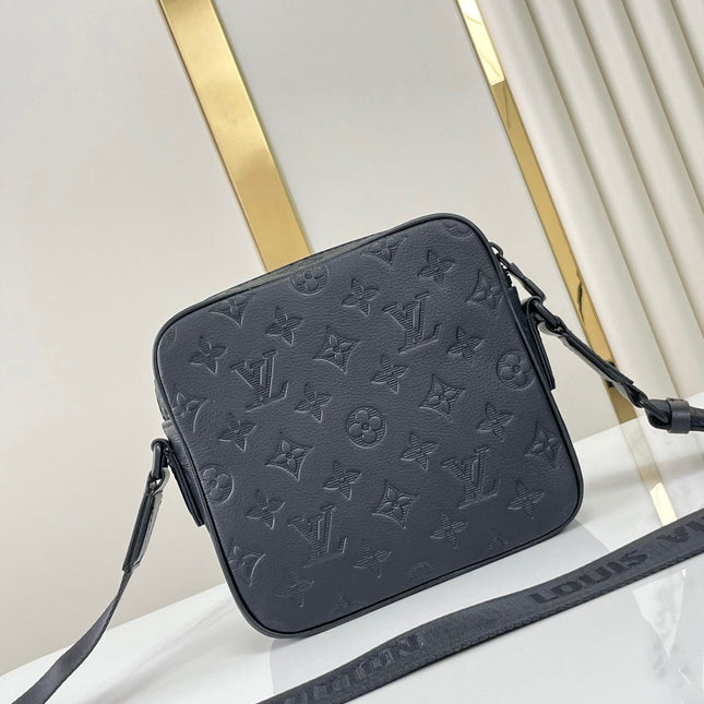 GETAWAY MESSENGER 18 IN BLACK EMBOSSED CALFSKIN