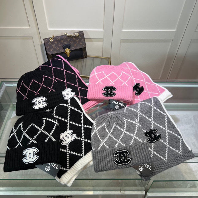 SET HAT AND SCARF IN PUNCH PINK MIX WHITE WOOL 422597