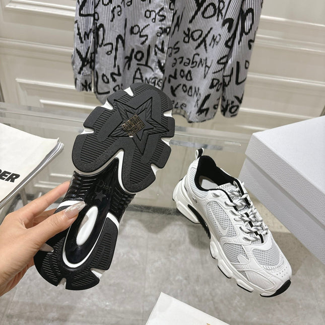 DIOR 25S CHRONO SNEAKER 45MM IN MESH WITH WHITE AND BLACK CALFSKIN