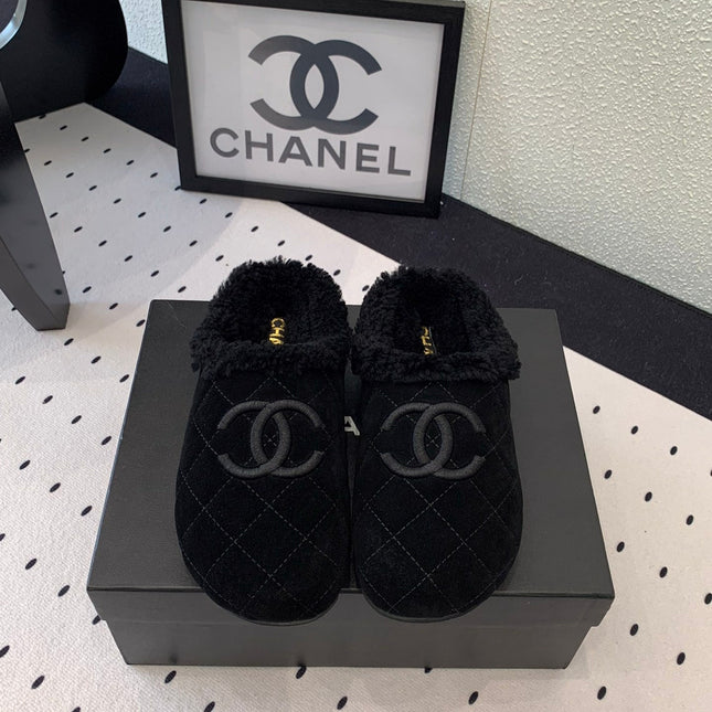 FLAT MULE IN BLACK SUEDE AND LAMB FUR LINING