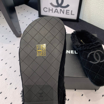 FLAT MULE IN BLACK SUEDE AND LAMB FUR LINING