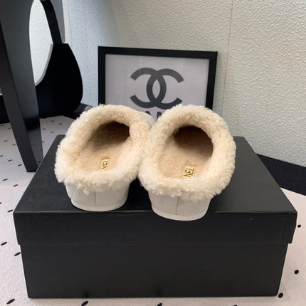 FLAT MULE IN BEIGE SUEDE AND LAMB FUR LINING