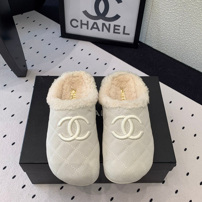 FLAT MULE IN BEIGE SUEDE AND LAMB FUR LINING