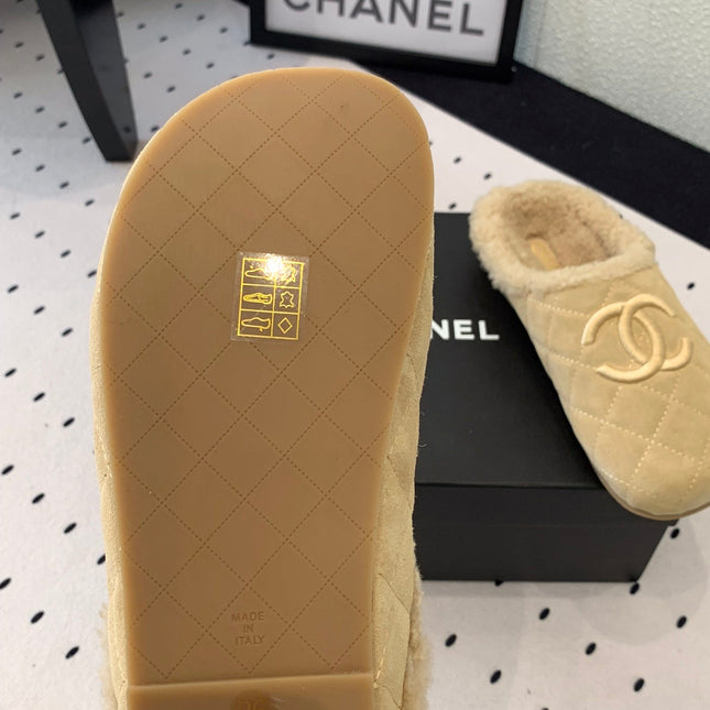 FLAT MULE IN TORTILLA BROWN SUEDE AND LAMB FUR LINING