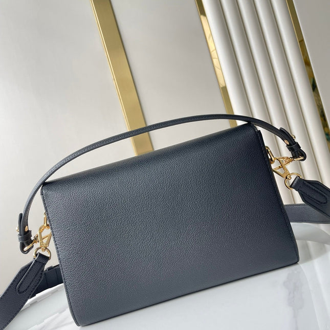 SOFT TWIST 27 IN BLACK CALFSKIN GOLD LOGO