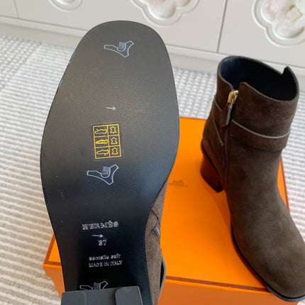 HM 25S ANKLE BOOTS 50 MM IN DARK BROWN SUEDE WITH GOLD HARDWARE