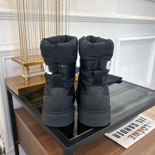 SKI BOOTS IN BLACK QUILTED COTTON