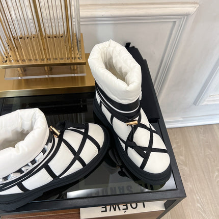 SKI BOOTS IN WHITE MIX BLACK QUILTED COTTON