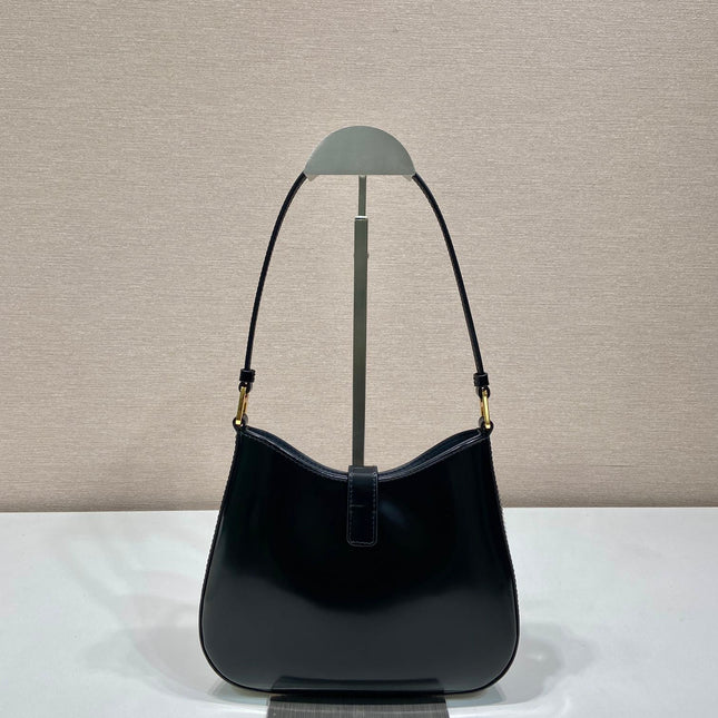 CLEO SHOULDER BAG 22 IN BLACK BRUSHED LAMBSKIN WITH CLASP CLOSURE