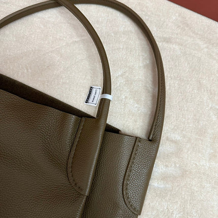 BALE HOBO EXTRA LARGE 40 BAG IN MOCHA BROWN CALFSKIN