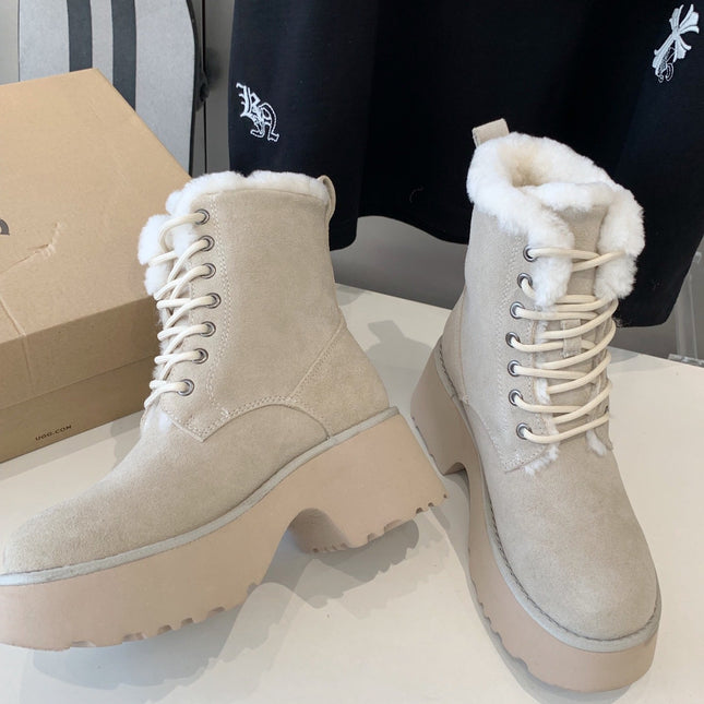ANKLE BOOTS IN PASTEL GRAY SUEDE AND LAMB WOOL