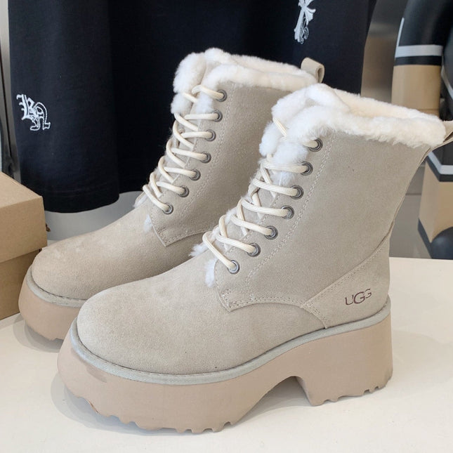 ANKLE BOOTS IN PASTEL GRAY SUEDE AND LAMB WOOL