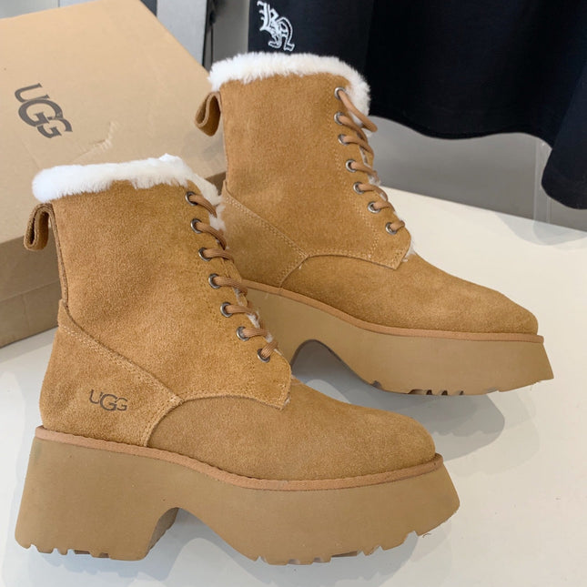 ANKLE BOOTS IN PEANUT BROWN SUEDE AND LAMB WOOL