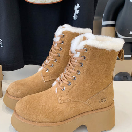 ANKLE BOOTS IN PEANUT BROWN SUEDE AND LAMB WOOL
