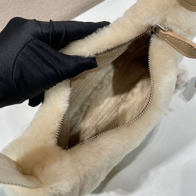 HOBO BAG 23 IN BEIGE RABBIT FUR