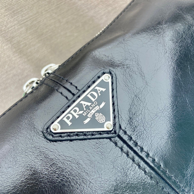 HOBO BAG 35 IN BLACK OIL WAX LAMBSKIN SILVER LOGO