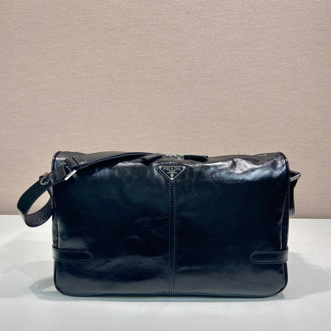 HOBO BAG 35 IN BLACK OIL WAX LAMBSKIN SILVER LOGO