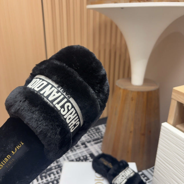 THICK-SOLE SLIPPERS BLACK SHEARLING WITH EMBROIDERED LOGO