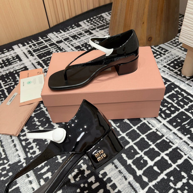HIGH THONG SANDALS WITH WHITE STRAP IN BLACK GLOSSY LAMBSKIN