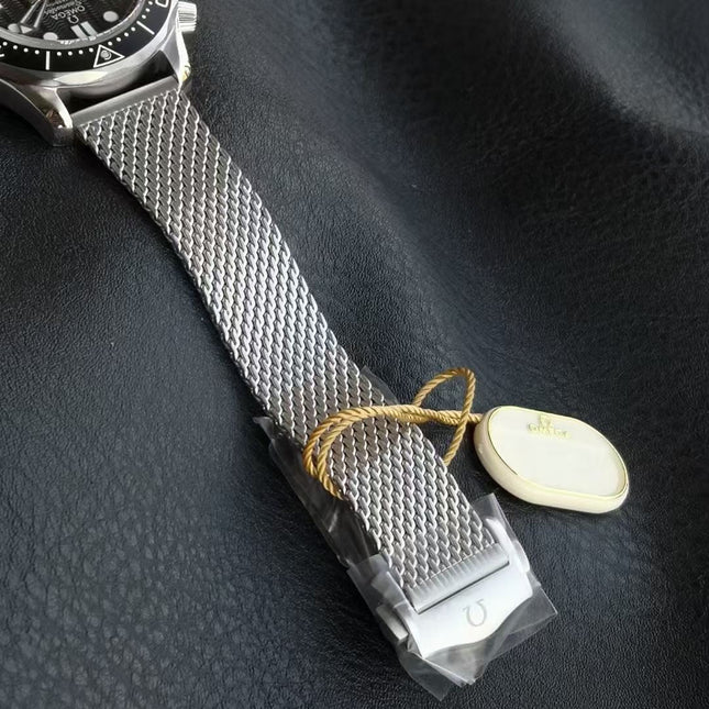 SEAMASTER DIVER 300M SILVER CASE AND BLACK DIAL WITH BRUSHED MESH BRACELET WITH CLASP
