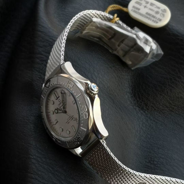 SEAMASTER DIVER 300M SILVER CASE WITH BRUSHED MESH BRACELET WITH CLASP