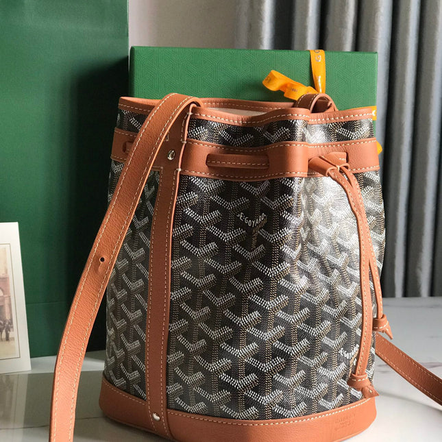 PETIT FLOT BUCKET BAG 22 IN BLACK GOYARDINE CANVAS AND TAN LAMBSKIN TRIM