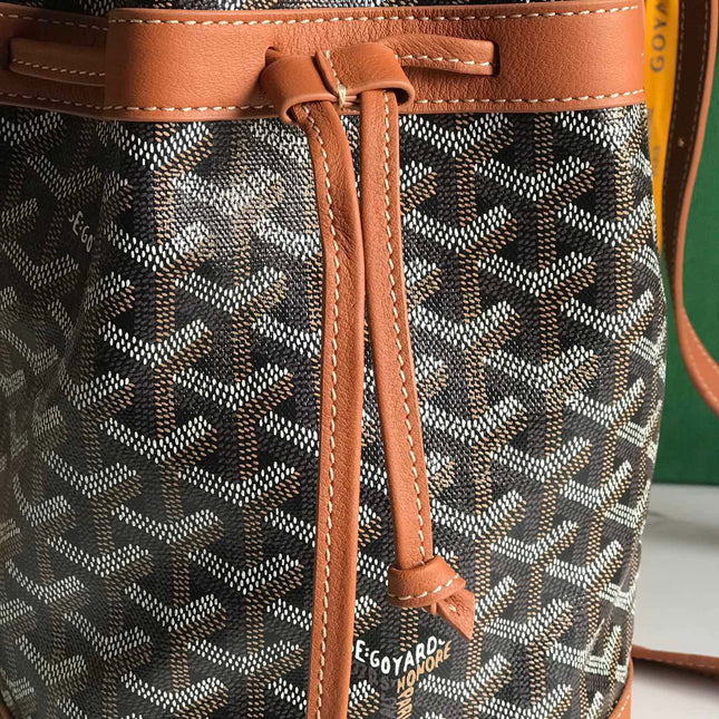 PETIT FLOT BUCKET BAG 22 IN BLACK GOYARDINE CANVAS AND TAN LAMBSKIN TRIM