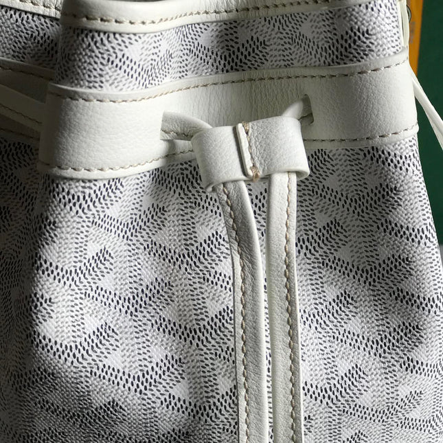 PETIT FLOT BUCKET BAG 22 IN WHITE GOYARDINE CANVAS AND LAMBSKIN TRIM