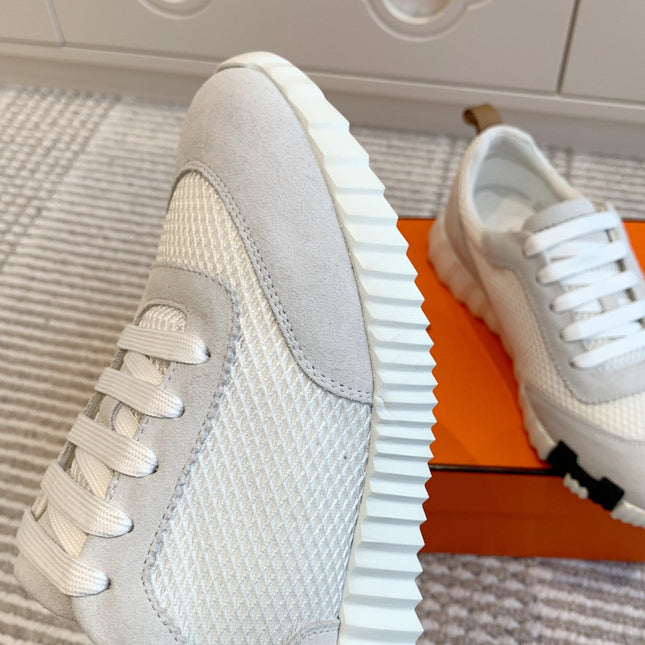 BOUNCING SNEAKER IN WHITE GRAPHIC MESH AND PASTEL GRAY SUEDE