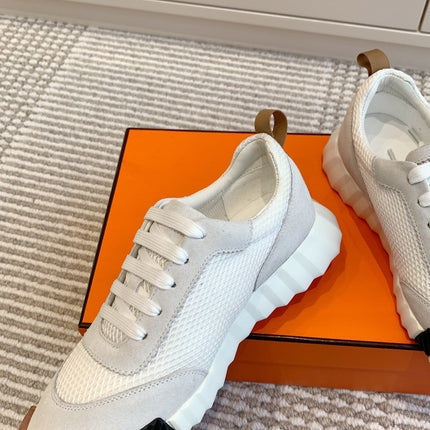 BOUNCING SNEAKER IN WHITE GRAPHIC MESH AND PASTEL GRAY SUEDE