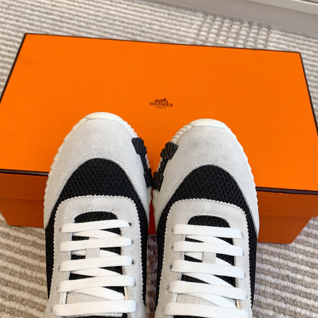 BOUNCING SNEAKER IN BLACK GRAPHIC MESH AND PASTEL GRAY SUEDE