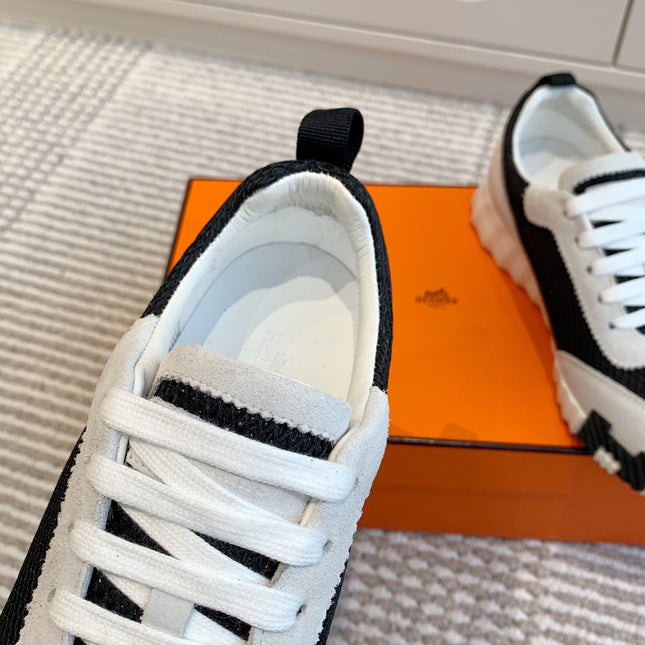 BOUNCING SNEAKER IN BLACK GRAPHIC MESH AND PASTEL GRAY SUEDE