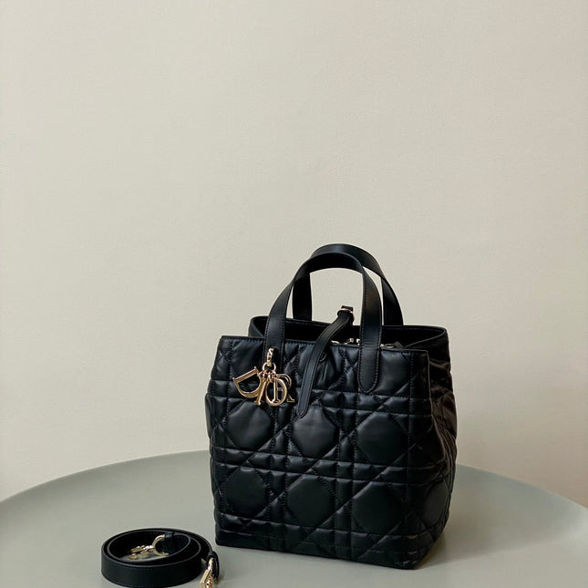 MEDIUM TOUJOURS BUCKET BAG 22 IN BLACK CANNAGE CALFSKIN
