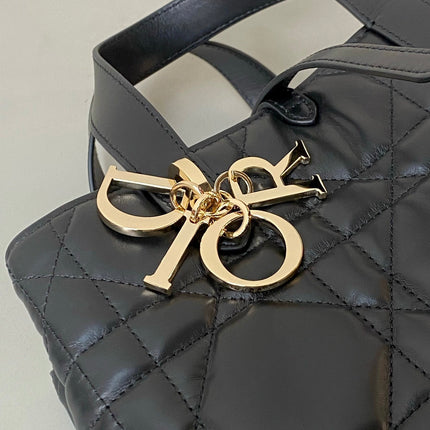 MEDIUM TOUJOURS BUCKET BAG 22 IN BLACK CANNAGE CALFSKIN