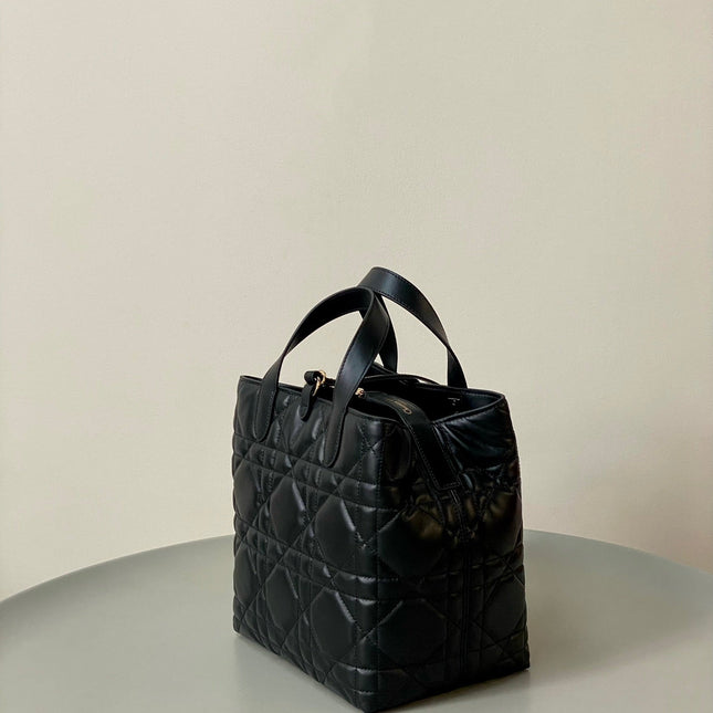 MEDIUM TOUJOURS BUCKET BAG 22 IN BLACK CANNAGE CALFSKIN