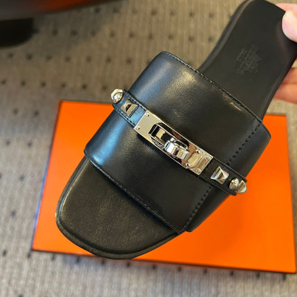 GIULIA FLAT SANDAL IN BLACK CALFSKIN