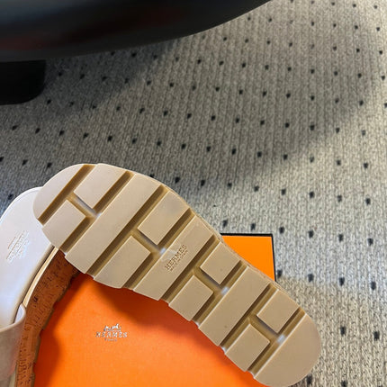 EZE SANDAL PLATFORM 85 MM IN PALE GRAY SUEDE