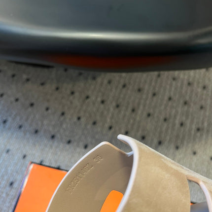 EZE SANDAL PLATFORM 85 MM IN PALE GRAY SUEDE