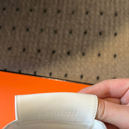 ILOT FLAT SANDAL IN WHITE CALFSKIN