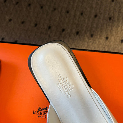 ILOT FLAT SANDAL IN WHITE CALFSKIN