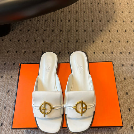 ILOT FLAT SANDAL IN WHITE CALFSKIN