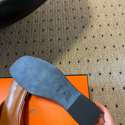 ILOT FLAT SANDAL IN BRONZE BROWN CALFSKIN