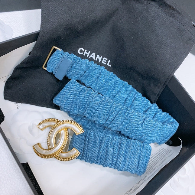 DOUBLE C ELASTIC BELT 30MM IN BLUE DENIM WITH GOLD BUCKLE EMBOSSED PEARL