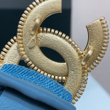 DOUBLE C ELASTIC BELT 30MM IN BLUE DENIM WITH GOLD BUCKLE EMBOSSED PEARL