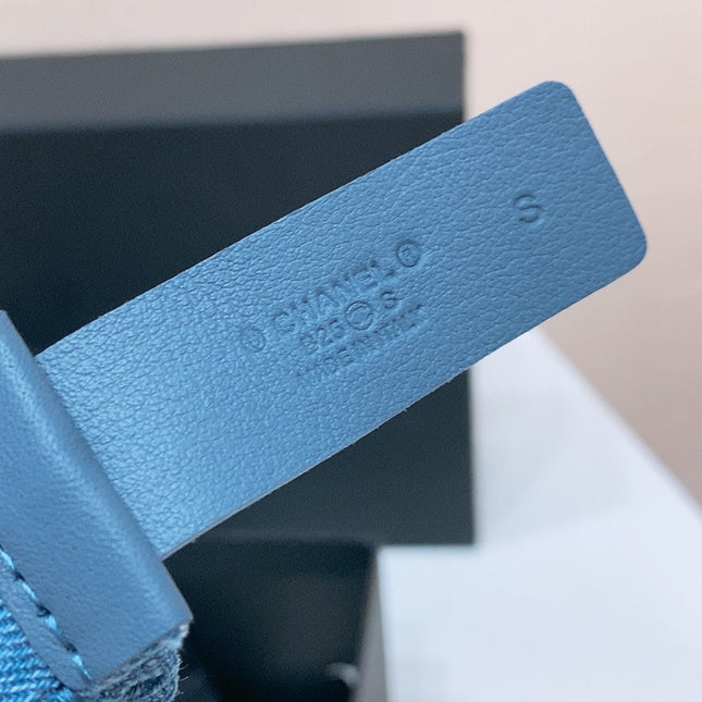 ELASTIC BELT 30MM IN BLUE DENIM WITH SQUARE BUCKLE EMBOSSED LOGO