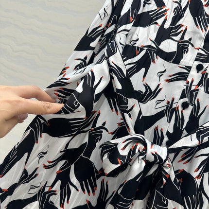 DVF WHITE AND BLACK PRINTED SILK SHIRT DRESS