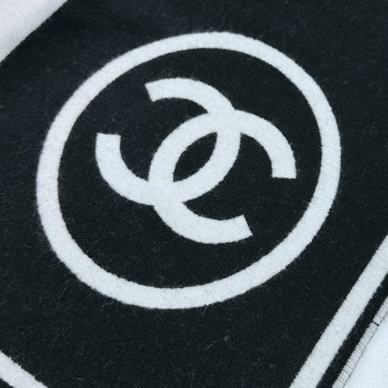 CHANEL 25S SCARF 195 IN CASHMERE WOOL 709604