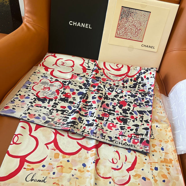 CHANEL 25S SCARF 90 IN SILK TWILL 700818